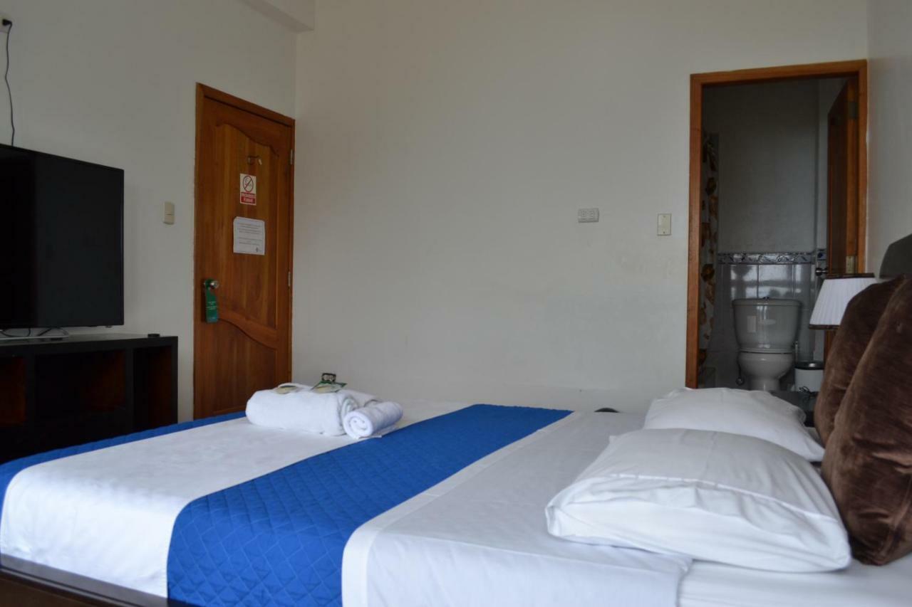 Hostal Cormorant Flightless Puerto Ayora (Galapagos Islands) Exterior photo